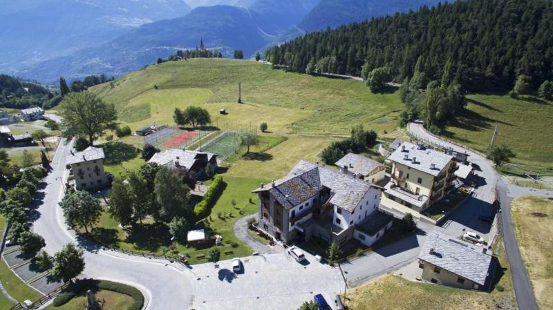 Hotel, Bar & Bistrot Saint Nicolas Gran Paradiso Exterior foto