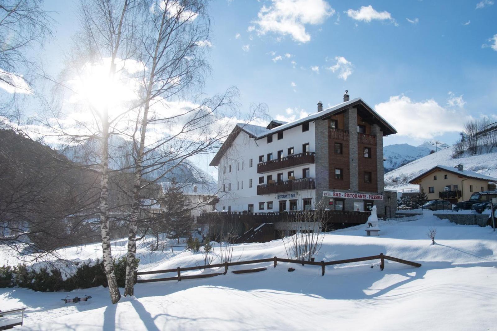 Hotel, Bar & Bistrot Saint Nicolas Gran Paradiso Exterior foto