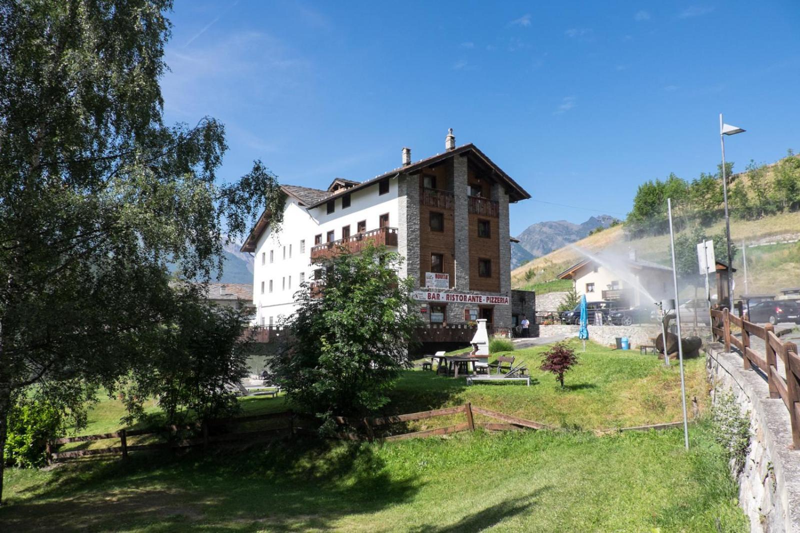 Hotel, Bar & Bistrot Saint Nicolas Gran Paradiso Exterior foto
