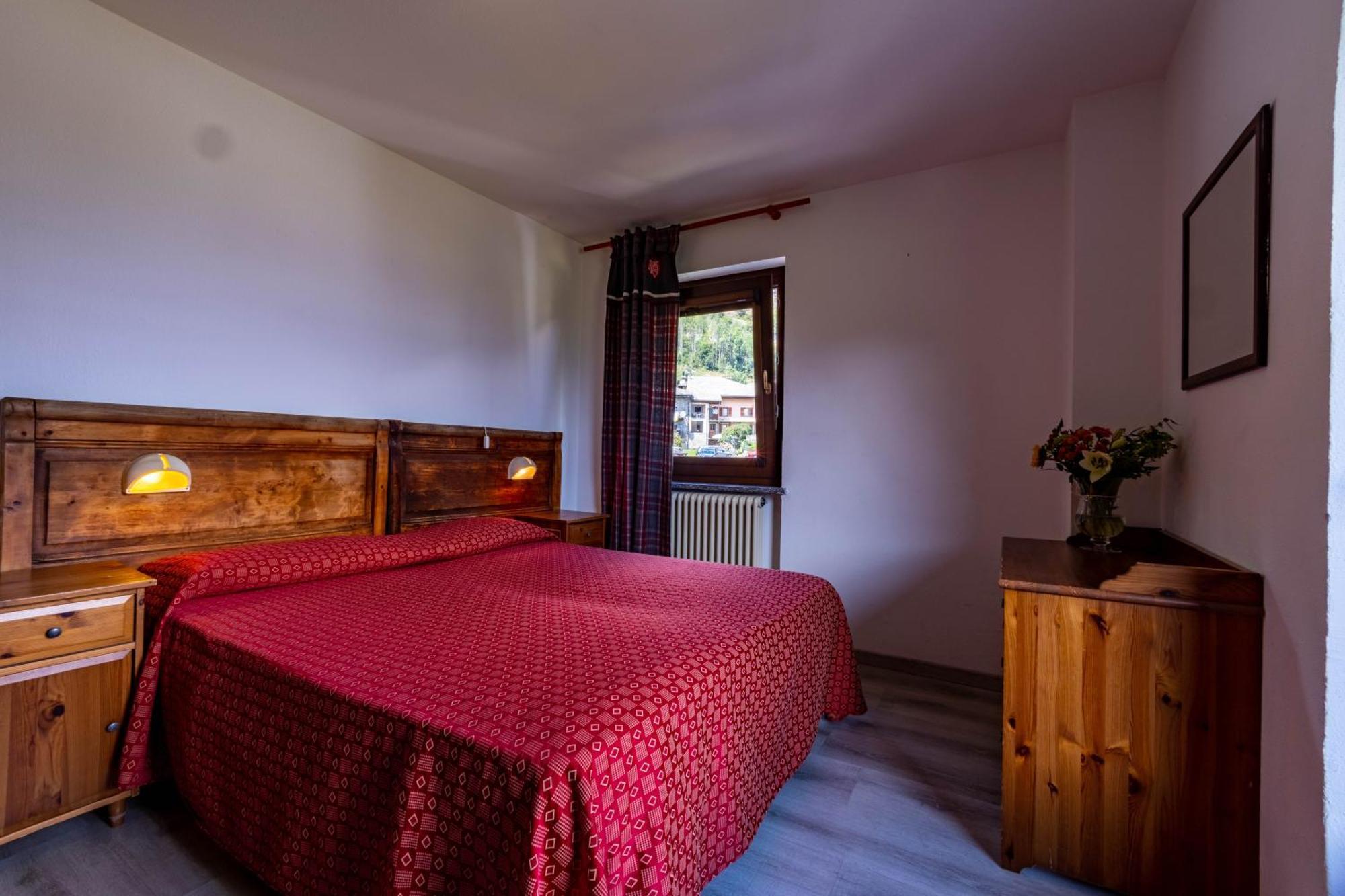 Hotel, Bar & Bistrot Saint Nicolas Gran Paradiso Exterior foto