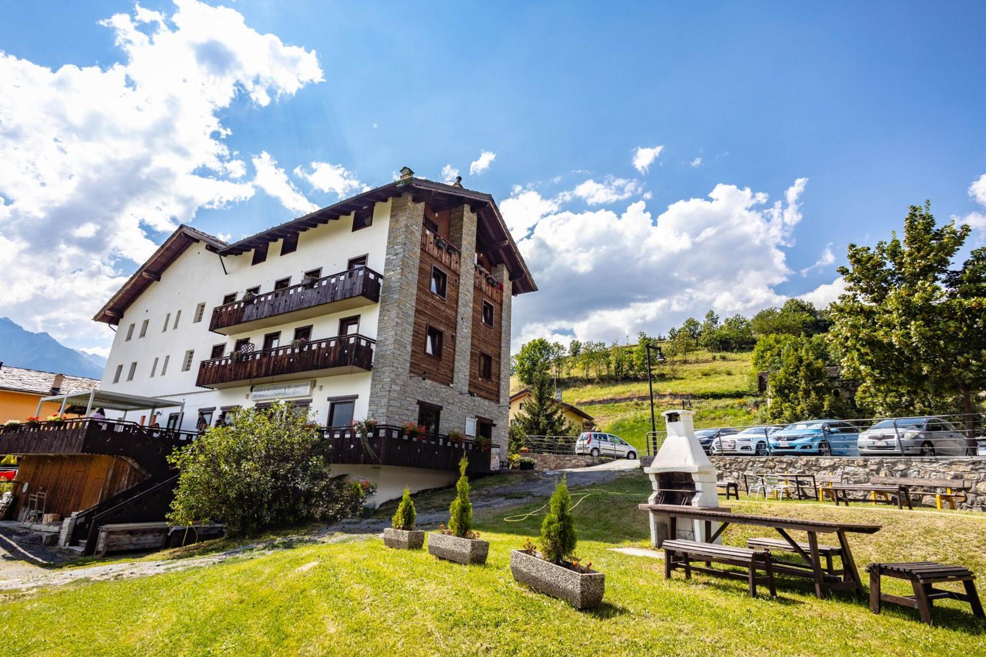 Hotel, Bar & Bistrot Saint Nicolas Gran Paradiso Exterior foto