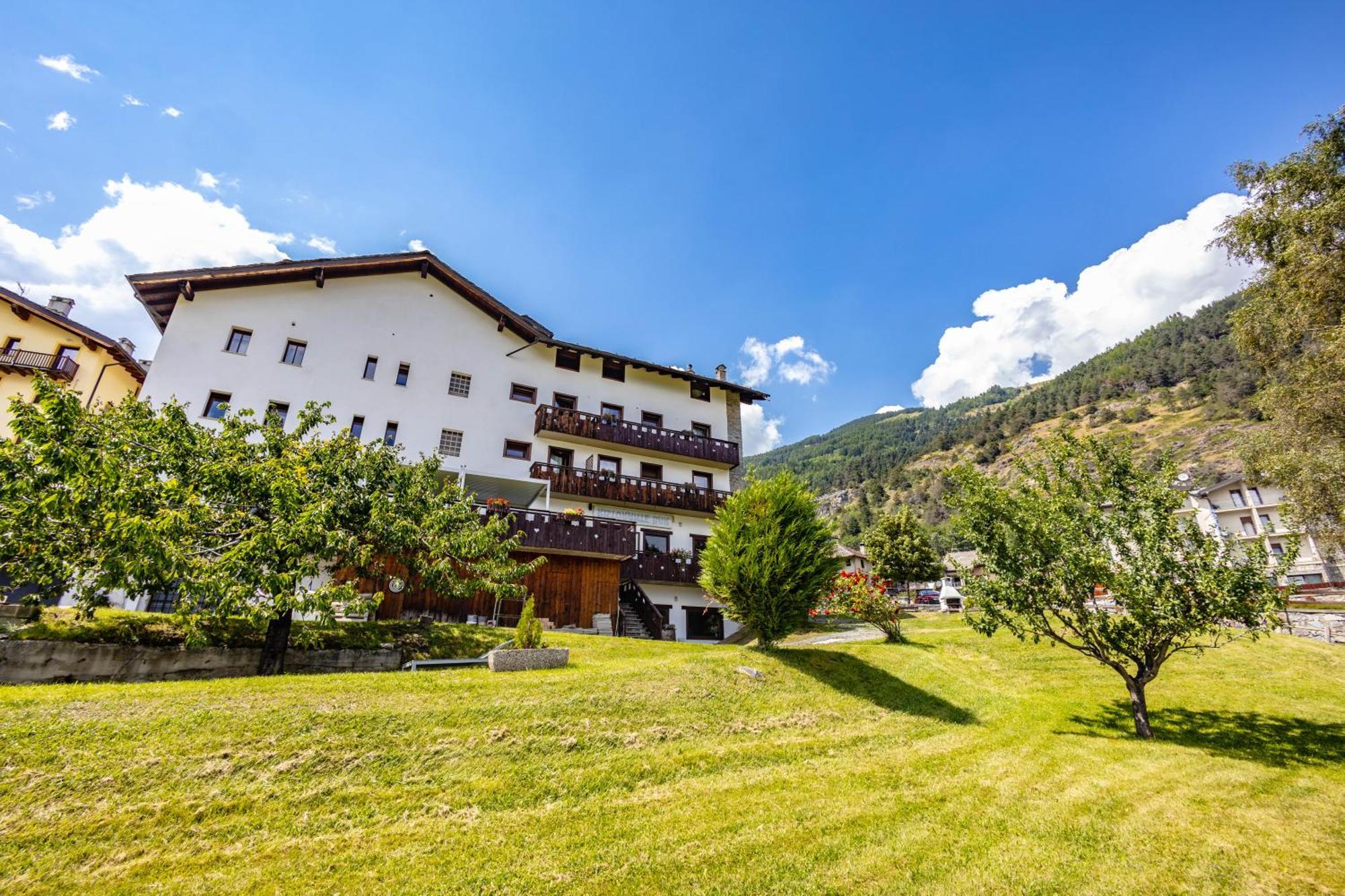 Hotel, Bar & Bistrot Saint Nicolas Gran Paradiso Exterior foto